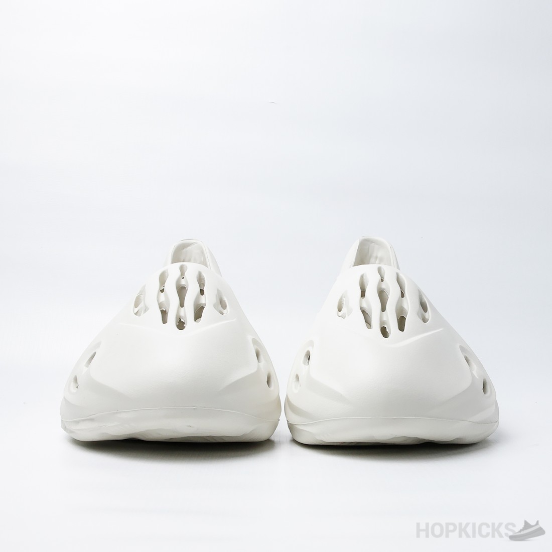 yeezy rnnr ararat